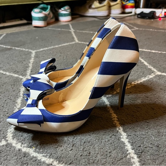 Neiman Marcus Blue and White Striped Heels Size 6 - Picture 3 of 7